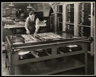 Arbeiten an einem Layout an einem Leuchttisch bei Unz und Co., 24 Beaver Street, New York, 1932
